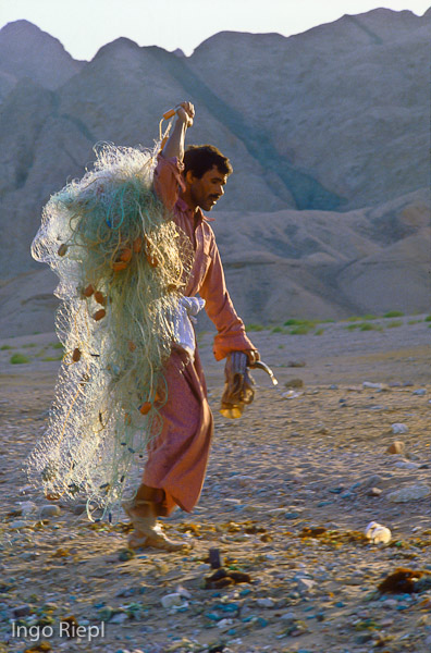 Fischer mit seinem Netz