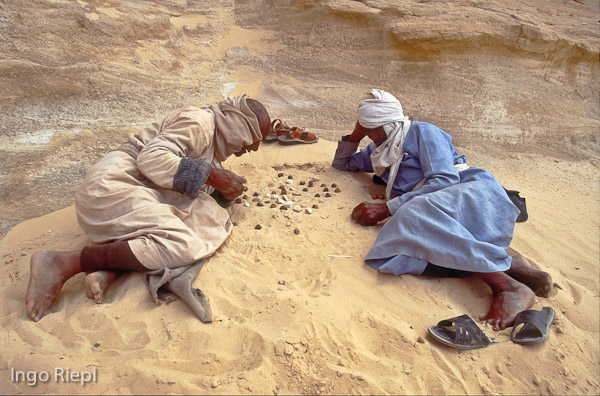 Bedouins' tricky game in the sand